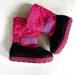 Worn once . Like new . pink. Waterproof . Size  10 toddler
